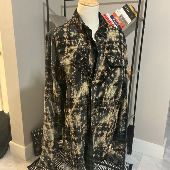 EUC Angry Minnow Flannel Shirt - Size M - Picture 5 of 8